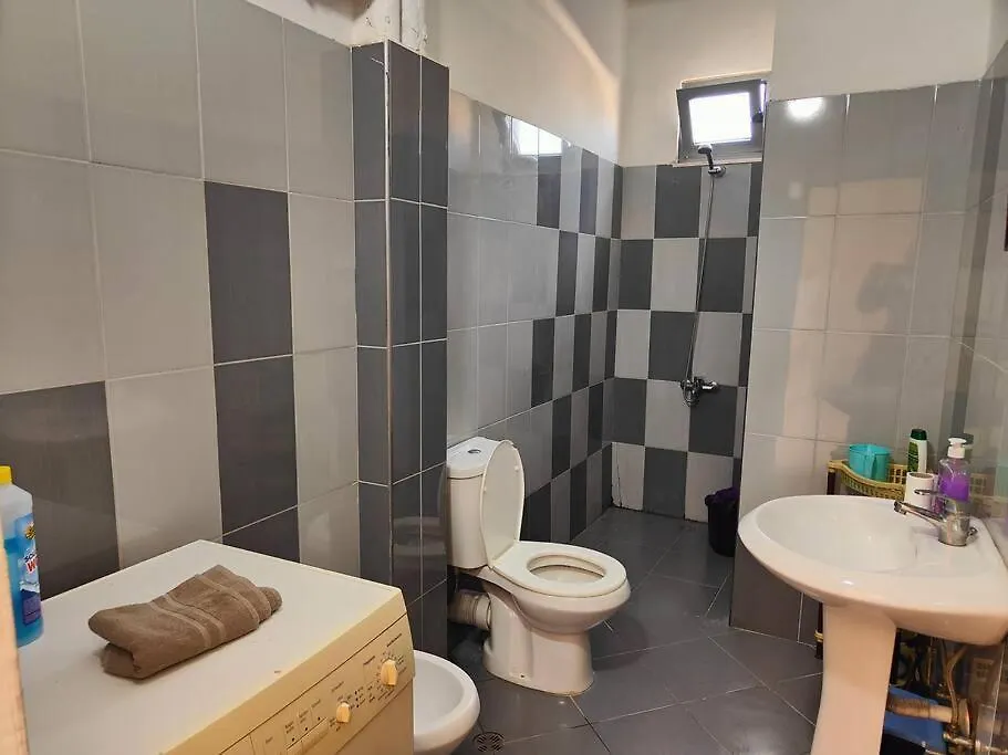 Bright Guest Suit 15 Min By Bus To Center Tirana