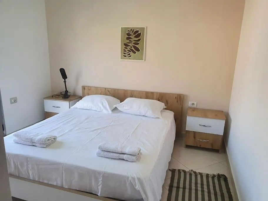 Bright Guest Suit 15 Min By Bus To Center Tirana Apartment