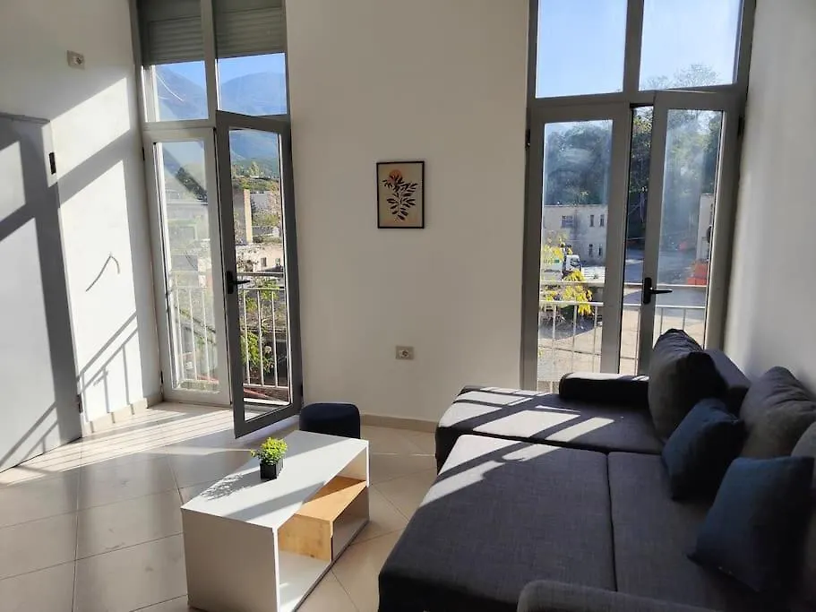 Apartment Bright Guest Suit 15 Min By Bus To Center Tirana