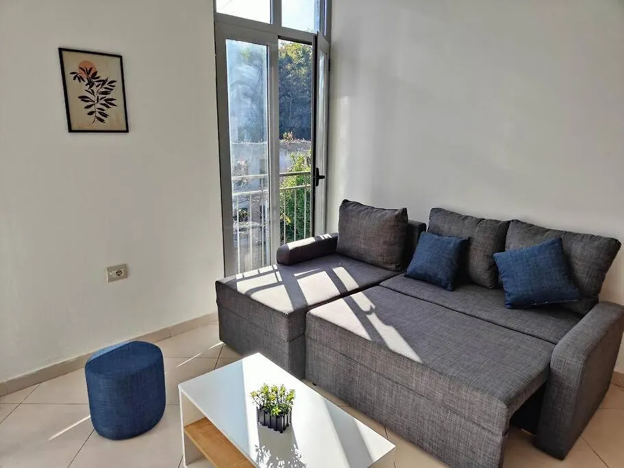 Bright Guest Suit 15 Min By Bus To Center Tirana